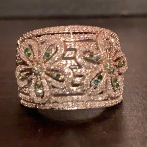 Green and white diamond ring Sz 8
